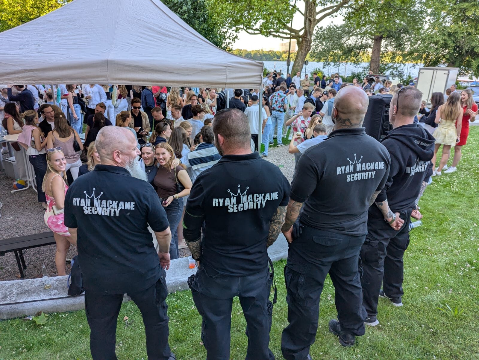 Ordnungsdienst bei einem Stadtfest