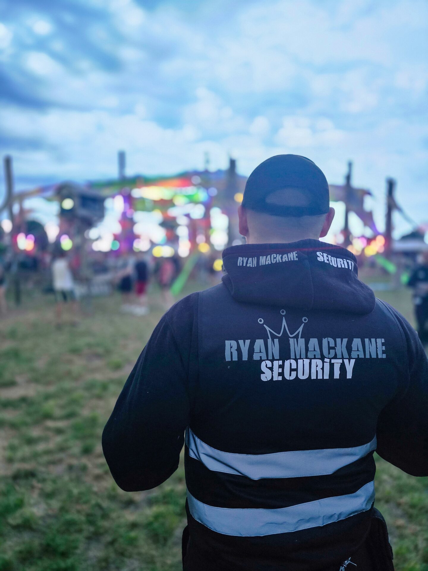 Team auf einem Festivalgelände